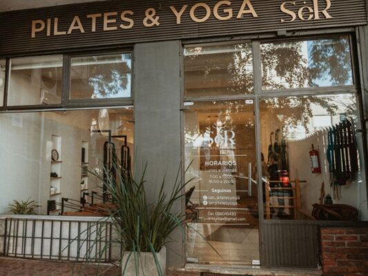 Entrada de nuestro estudio de pilates y yoga